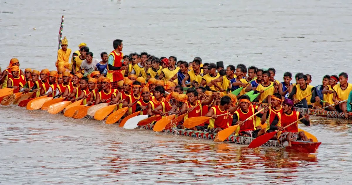 Pacu jalur  olah raga tradisional