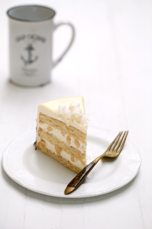 WHITE CHOCOLATE MACADAMIA CAKE - masam manis
