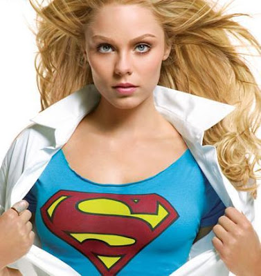 Fotos de Laura Vandervoort - La sexy Supergirl para Maxim en 2010