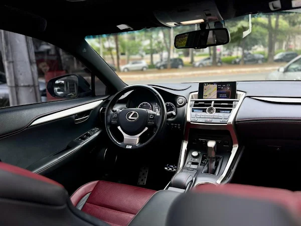 Lexus NX 200t 2017 - Interior