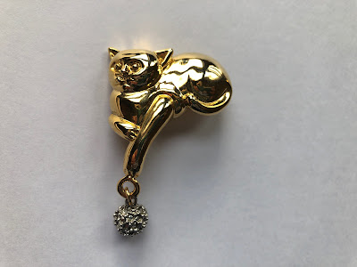 Gold and silver cat pin with yarn ball