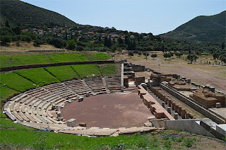 Εγκαινιάστηκε το α­να­στη­λω­μέ­νο Αρ­χαί­ο Θέ­α­τρο της Μεσ­σή­νης