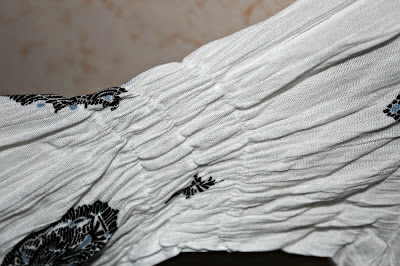 http://www.shein.com/White-Cut-Out-Front-Tribal-Print-Blouse-p-255767-cat-1733.html?utm_source=paroleopereomissioni.blogspot.it&utm_medium=blogger&url_from=paroleopereomissioni