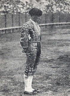 Juan Belmonte en el tercio de banderillas 001