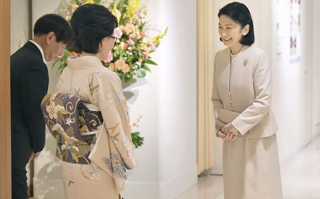 Crown Princess Kiko wore a beige cream skirt suit. Kimono costume traditional Japanese geisha yukata floral pattern dress