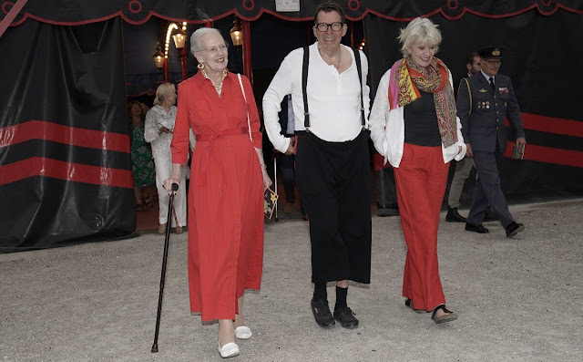 Queen Margrethe wore a red midi shirt dress. The circus founded in 1999 by the Danish actor and comedian Søren Østergaard