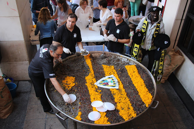 Paella gualdinegra en la taberna Adnarik