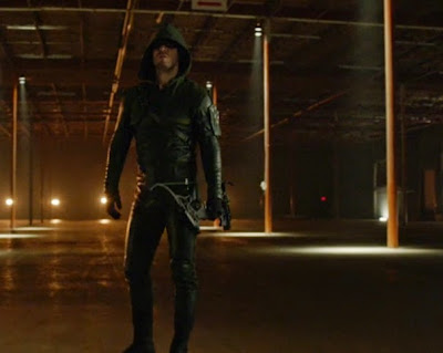 Arrow Stephen Amell leather hooded outfit bow costume pics screencaps