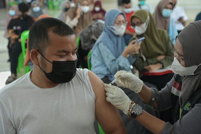 Hari Pertama Digelar Setelah Sepekan Libur, Sebanyak 1.372 Masyarakat Ikut Vaksinasi Massal Covid-19