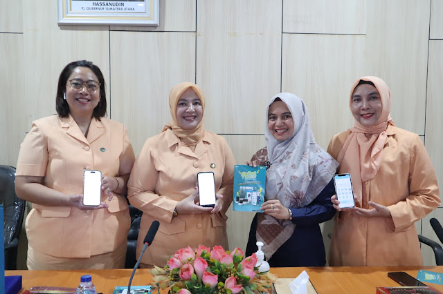 Ketua DWP Dinas PPSDM Provinsi Sumatera Utara Ny. M. Simatupang beserta jajaran dan Assistan Manager Niaga dan Pemasaran Emmy Robiah (istimewa)
