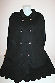 http://it.shein.com/Black-Double-Breasted-Scallop-Edge-Cape-Coat-p-321012-cat-1735.html?utm_source=paroleopereomissioni.blogspot.it&utm_medium=blogger&url_from=paroleopereomissioni