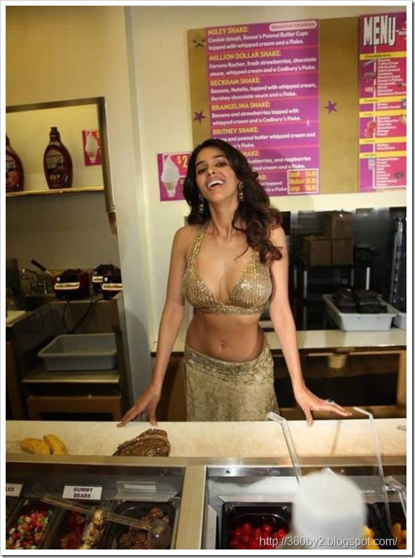 holly_milkshake_mallika_06