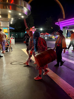 Clown Scare Actor With Club CarnEvil Fright Fest Six Flags New England