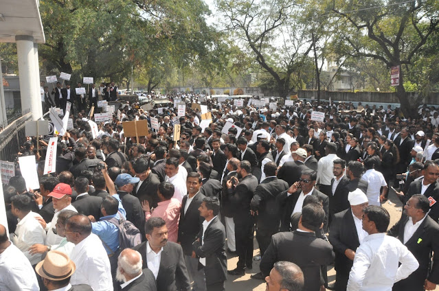 Ahmednagar Lawyers: वकिलांच्या महामोर्चास उत्स्फूर्त प्रतिसाद ; वकील संरक्षण कायदा मंजूर करा वकिलांची मागणी