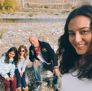 Emma Heming Willis clicking selfie with her husband Bruce Willis & their kids