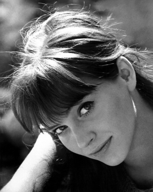 Beauty Icon Of The Month ANNA KARINA