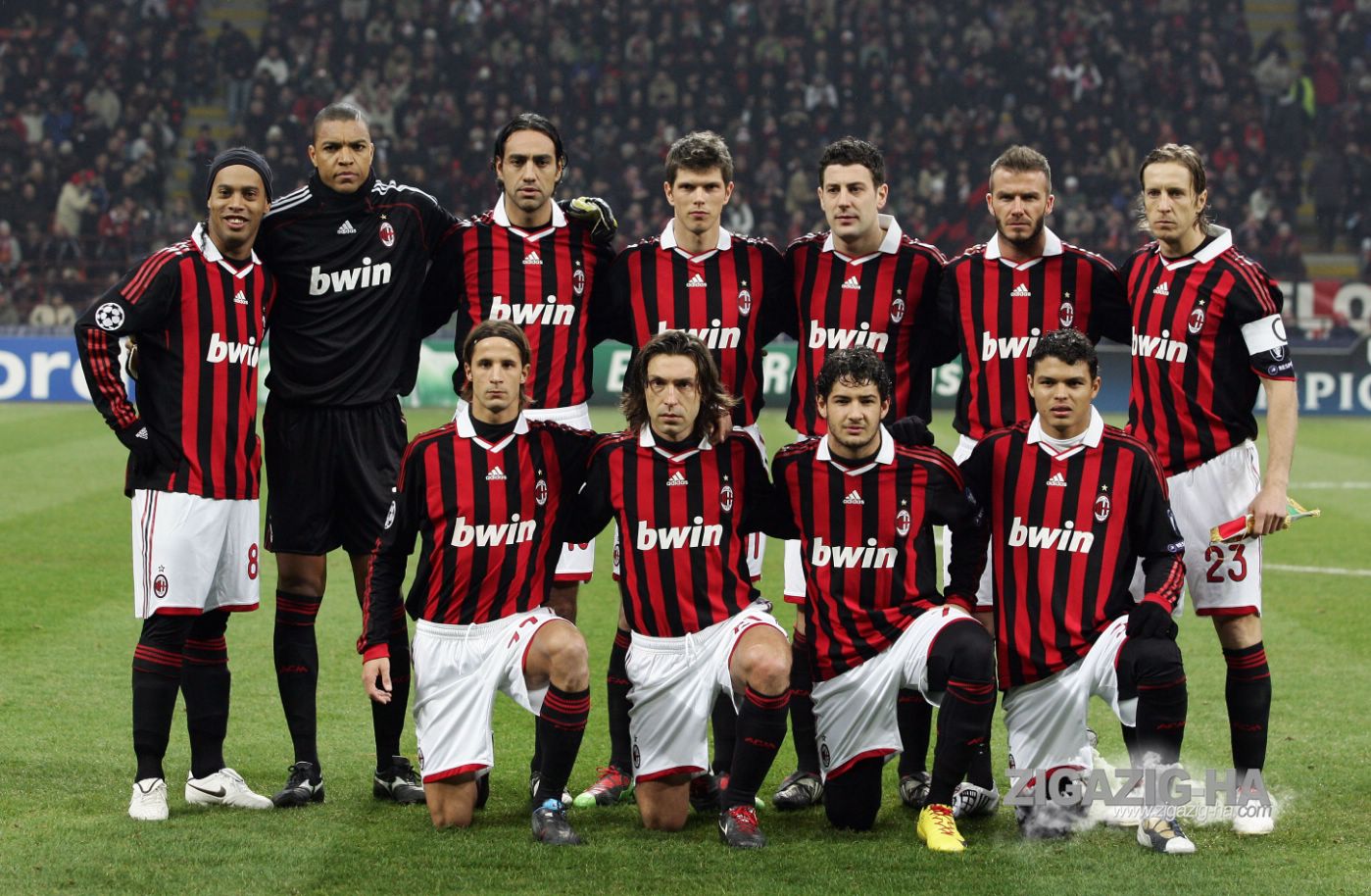 Download this Milan Team Football Wallpaper picture
