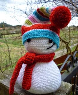 PATRON GRATIS MUÑECO DE NIEVE AMIGURUMI