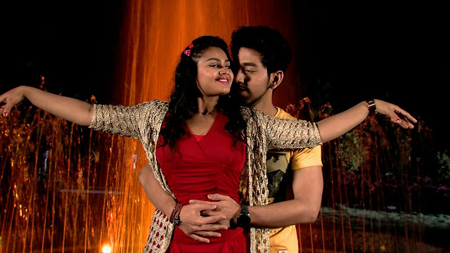 Tanushree and Kishan Roy Kissing Moment Viral on Social Media Photo 2