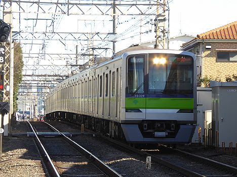 京王電鉄　快速　京王多摩センター行き17　都営10-300R形310F・320F・330F・360F