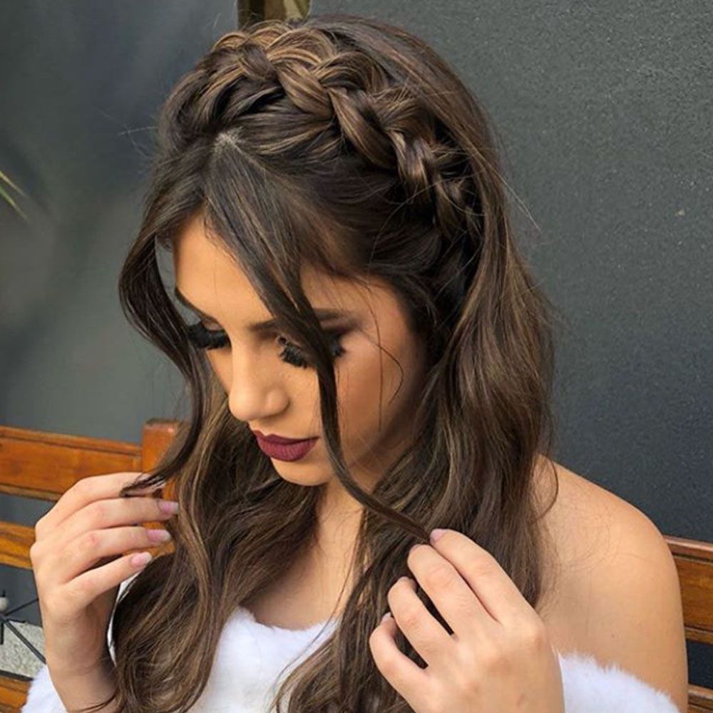 Peinados con trenzas y pelo suelto  Descubre estos cómodos estilismos para  seguir luciendo melena