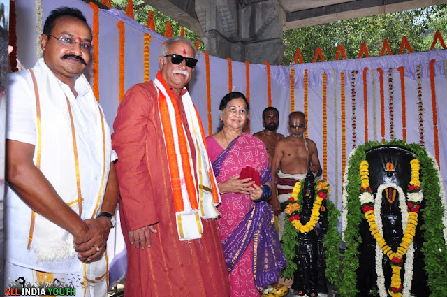 Pusapati Ashok Gajapathi Raju in temple wallpaper