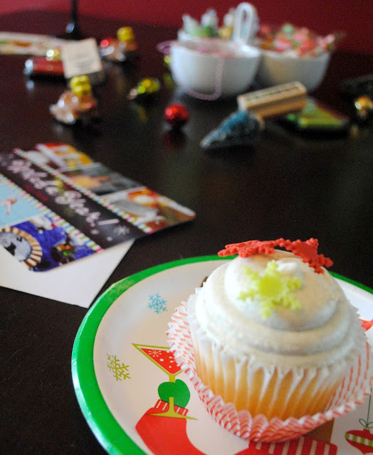 Fuel your Christmas card night with cupcakes. See the whole party fun at FizzyParty.com 