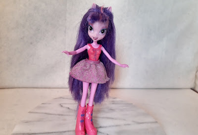 Boneca MLP Equestria Girl Twilight Sparke de botas vermelhas  23cm de altura  R$ 30,00