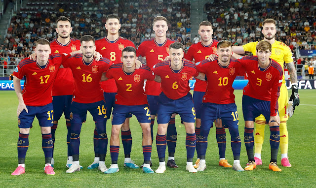 📸SELECCIÓN DE ESPAÑA SUB 21 📆1 julio 2023 ⬆️Aitor Paredes, Oihan Sancet, Jon Pacheco, Abel Ruiz, Arnau Tenas. ⬇️Sergio Gómez, Álex Baena, Víctor Gómez, Antonio Blanco, Rodri Sánchez y Juan Miranda. SELECCIÓN DE ESPAÑA SUB 21 2 🆚 SELECCIÓN DE SUIZA SUB 21 1 Sábado 01/07/2023, 21:00 horas. Campeonato de Europa de Selecciones Sub 21, cuartos de final. Bucarest, Rumanía, Giulesti Stadium: 3.861 espectadores. GOLES: ⚽1-0: 68’, Sergio Gómez. ⚽1-1: 90+1’, Amdouni. ⚽2-1: 103’, Juan Miranda.