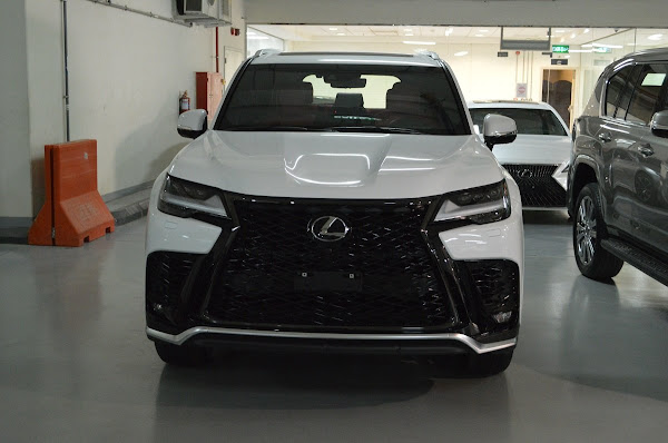 Xe Lexus LX 600 Mẫu 7 Chỗ Hoàn Toàn Mới 2023