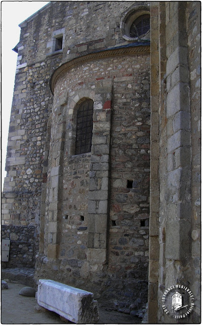 ELNE (66) - Cathédrale Sainte-Eulalie et Sainte-Julie