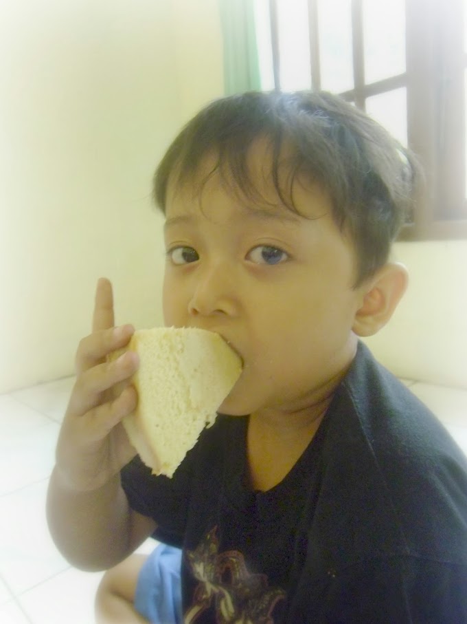 Senangnya Makan Kue