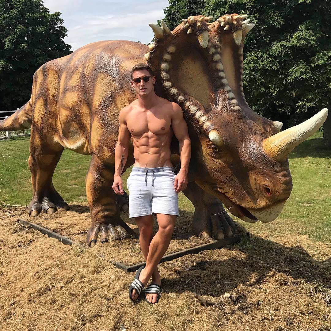 hot-shirtless-man-muscle-pecs-abs-daddy-dinosaur-park-visit