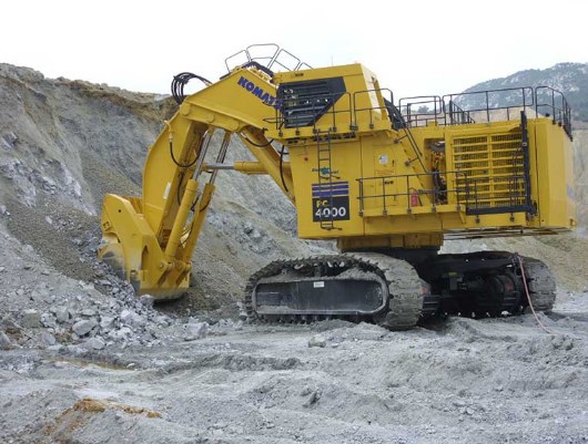 gambar truk bego Komatsu PC4000