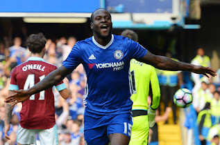 Moses signs new deal with Chelsea