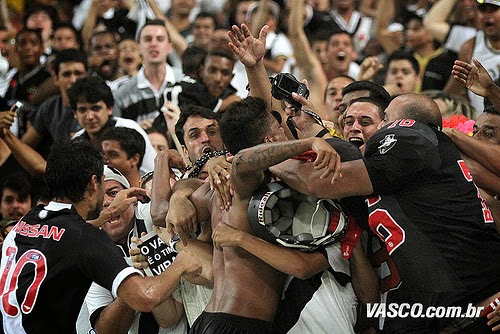 Vasco empata com o Santos e sai da zona da degola