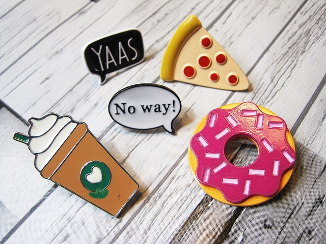 www.zaful.com/cookie-ice-cream-dessert-alloy-brooch-set-p_217392.html?lkid=29641