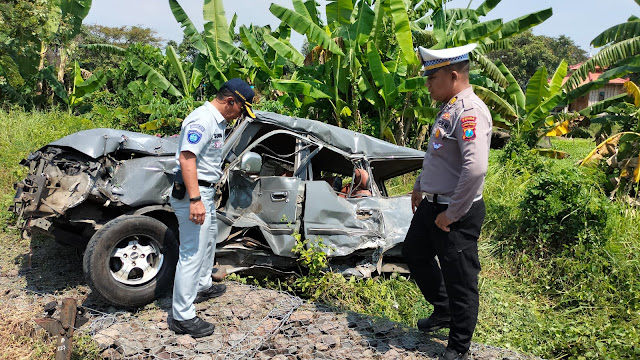 Jasa RJasa Raharja Jamin Seluruh Korban Kecelakaan Minibus yang Tertabrak Kereta Api Pandalungan di Pasuruanaharja Jamin Seluruh Korban Kecelakaan Minibus yang Tertabrak Kereta Api Pandalungan di Pasuruan