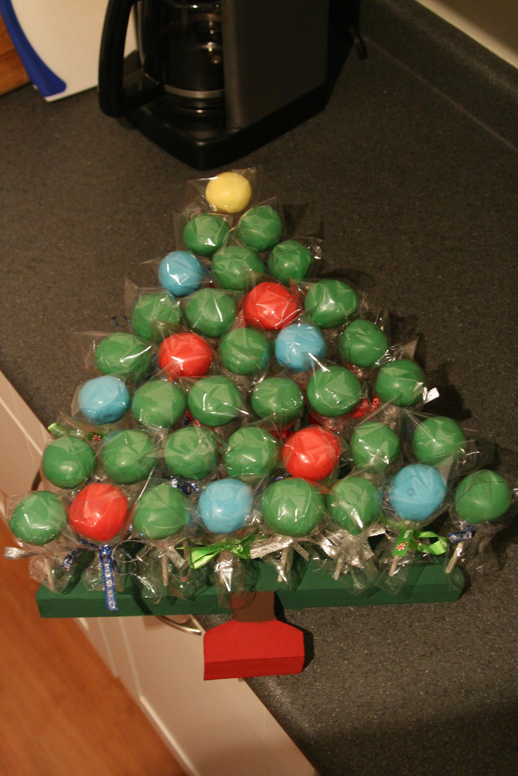 Everyday Foodie: Cake Pop Christmas Tree