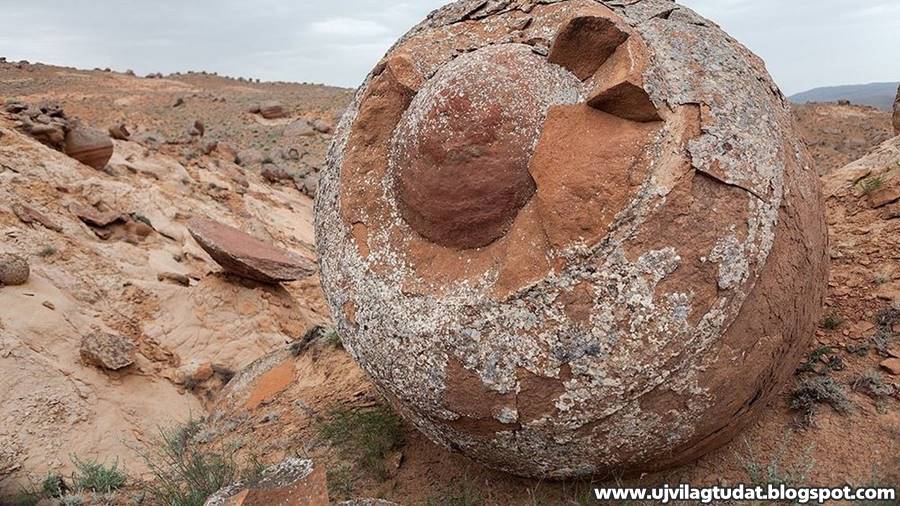 Van egy rejtélyes völgy Kazahsztánban, amely tele van hatalmas kőgömbökkel