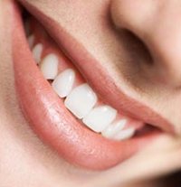 Cara Alami Putihkan Gigi 