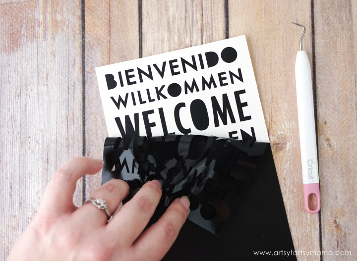 DIY Welcome Sign with a few simple materials and Cricut | @artsyfartsymama