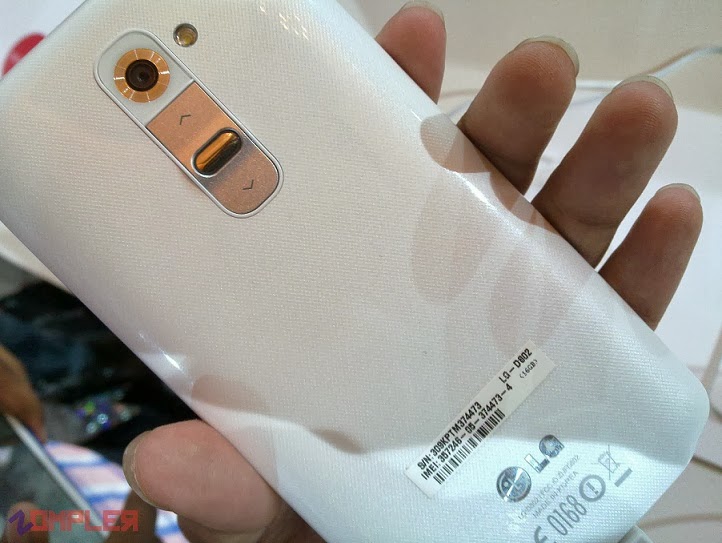 LG G2 Rear Button Hands on