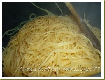 Spaghetti con broccoli, panna e mandorle salate (11)
