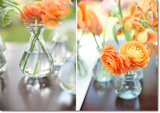 dukning orange turkost, vår dukning, dukning chevron, chevron mönster blommor, chevron mönster bröllop, dukning ranunkler tulpaner, tabel chevron, chevron pattern, chevron wedding, chevron flowers, chevron table setting, chevron flowers, spring table, orange turquoise table. enkle dukning blommor, simlpe table flowers