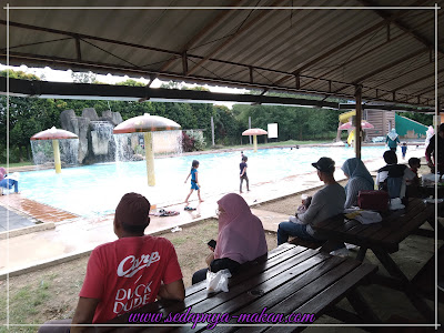 parent boleh tunggu anak-anak mandi di sini