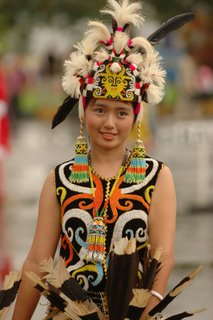 Wanita Cantik Dari Suku Dayak  Tripavillage