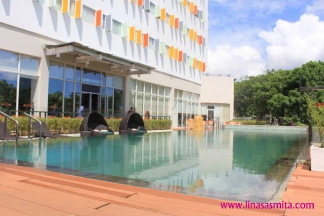 Kolam Renang Harris Hotel Batam Center