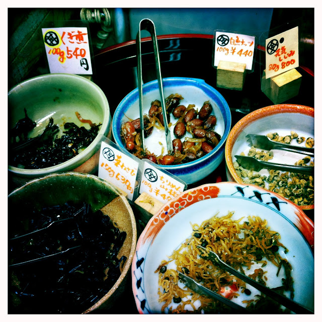 Kyoto nibbles - peanuts, seaweed, mini fish