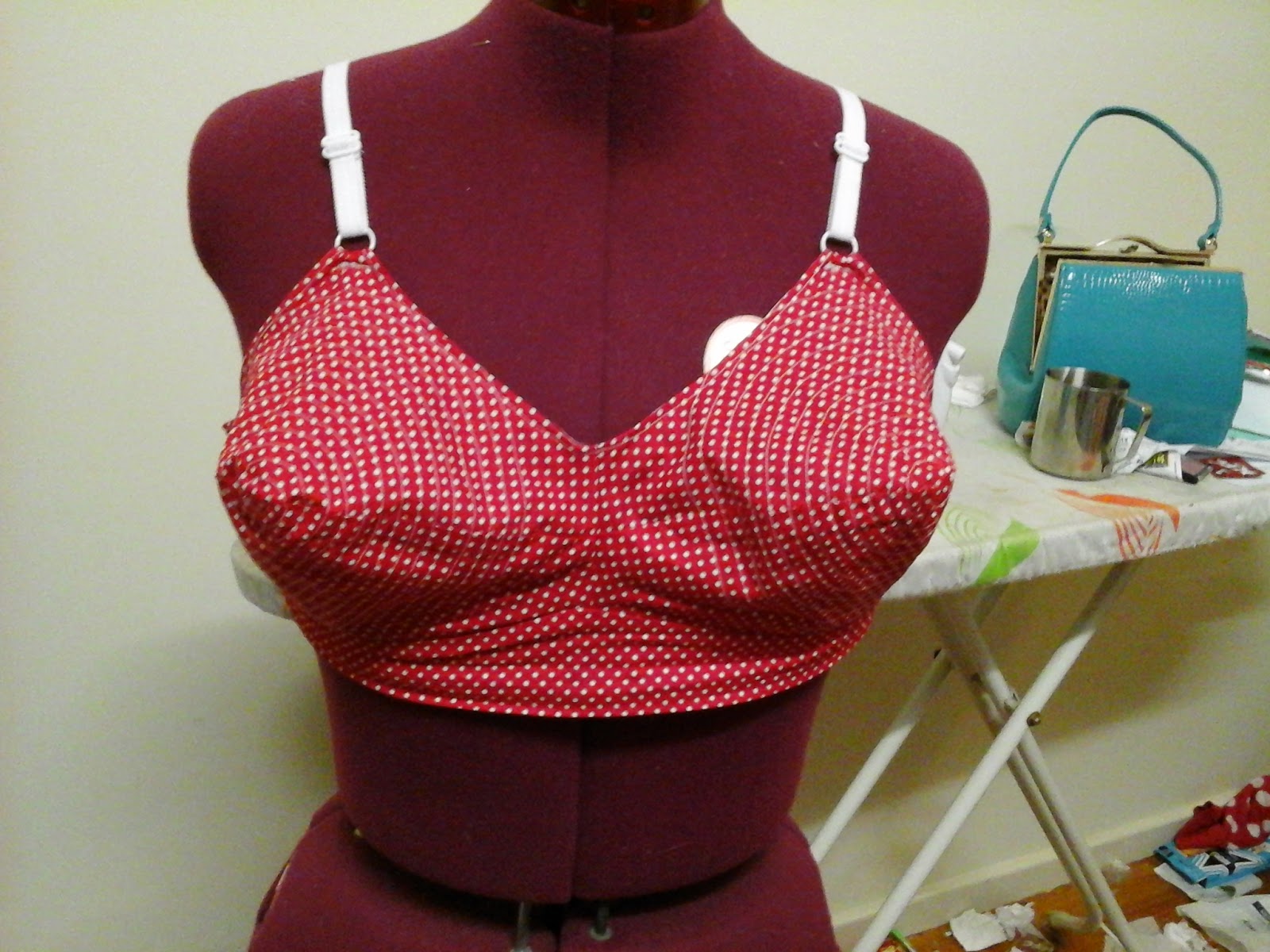 Miss Dixie O'Dare: Sewing a bullet bra